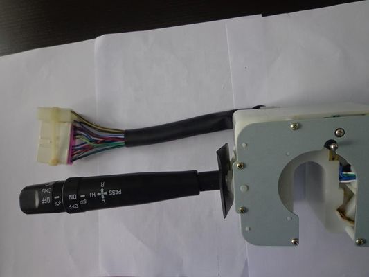 1-82360714-0 Комбинированный переключатель для ISUZU FRR OEM NO 1823607140